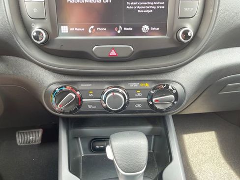 Used 2023 Kia Soul LX w/ LX Technology Package FWD image 18