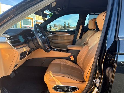 Used 2023 Jeep Grand Cherokee Summit image 5