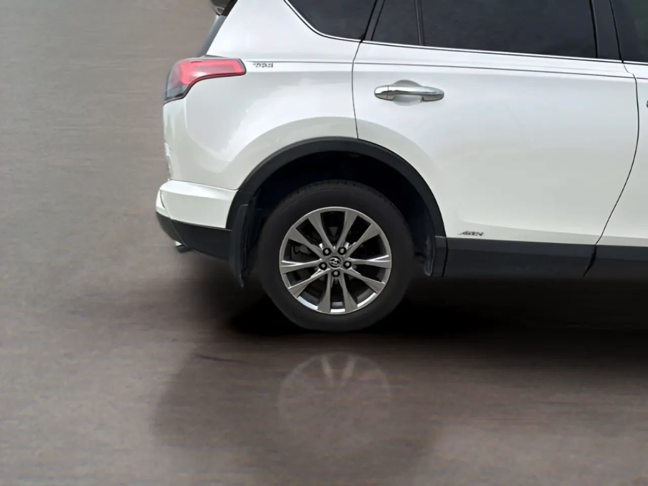 Used 2017 Toyota RAV4 Limited w/ Advanced Technology Package AWD/4WD image 20
