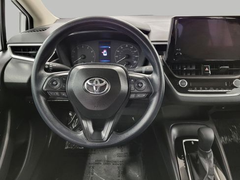 Used 2025 Toyota Corolla LE image 5