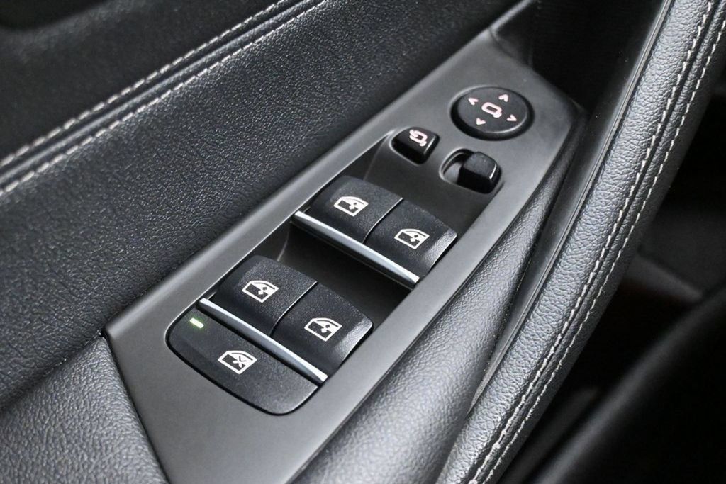 Used 2023 BMW 540i w/ Convenience Package RWD image 18