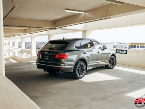 Used 2017 Bentley Bentayga image 63