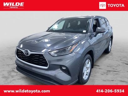 Used 2024 Toyota Highlander LE