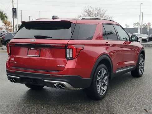 Used 2025 Ford Explorer Platinum w/ Ultimate Package image 4