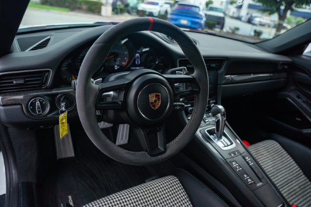 Used 2018 Porsche 911 GT3 RWD image 23