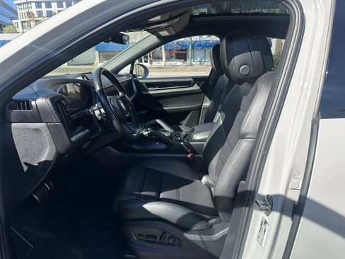 Used 2024 Porsche Cayenne S w/ Premium Package Plus (PP1) image 18