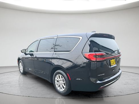 New 2026 Chrysler Pacifica Select FWD image 5