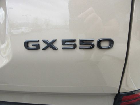 Used 2026 Lexus GX 550 w/ Accessory Package (CT) image 8