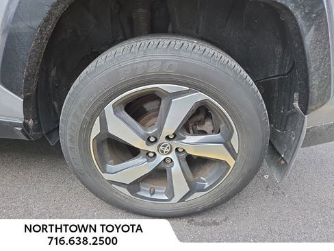 Used 2021 Toyota RAV4 SE w/ Weather & Moonroof Package image 12