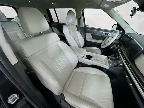 Used 2025 Hyundai Santa Fe SEL FWD image 32