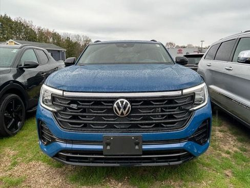 Used 2025 Volkswagen Atlas Cross Sport SEL R-Line AWD/4WD image 2