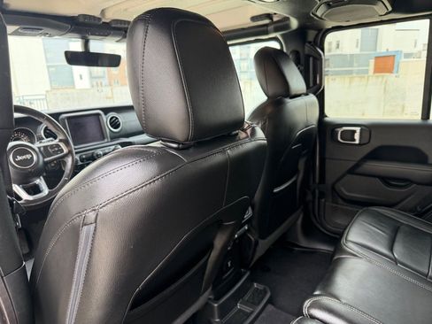 Used 2022 Jeep Wrangler Unlimited Sahara image 15