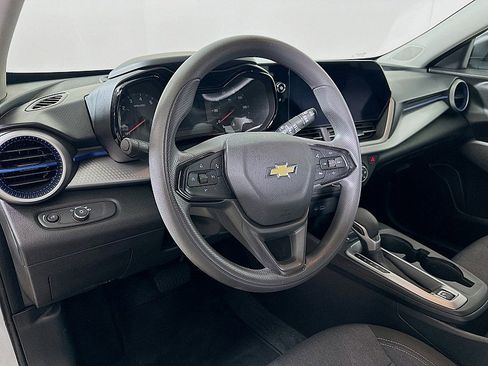 Used 2024 Chevrolet Trax LS FWD image 9
