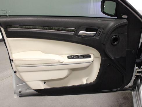 Used 2022 Chrysler 300 Touring L w/ Safetytec Plus Group AWD/4WD image 17