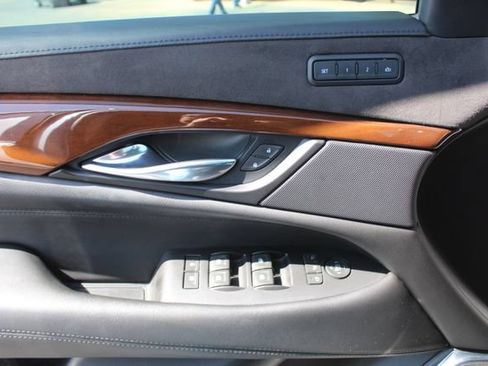 Used 2020 Cadillac Escalade Luxury RWD image 41