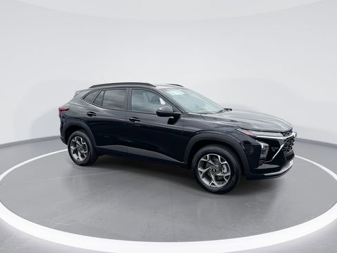 New 2026 Chevrolet Trax LT w/ Driver Confidence Package image 2