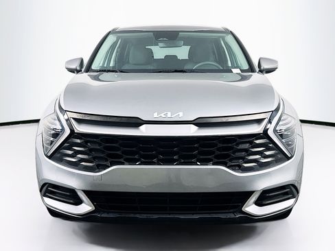 Used 2024 Kia Sportage LX image 2