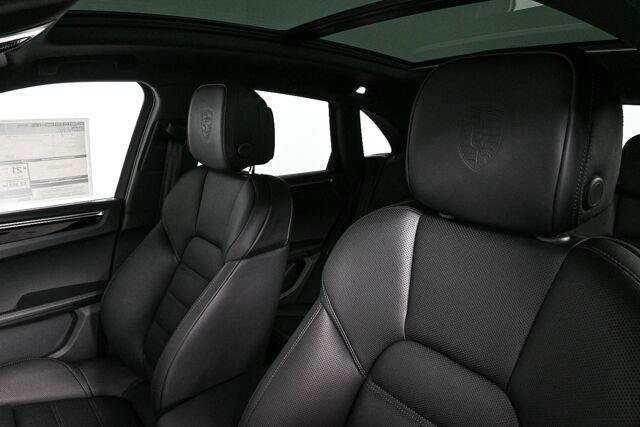Certified 2026 Porsche Macan AWD/4WD image 5
