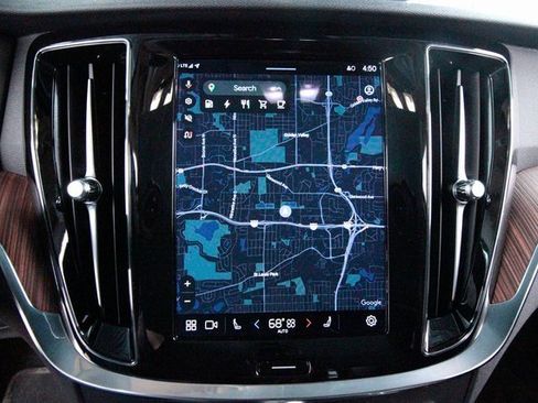 Used 2023 Volvo S60 T8 Plus image 11