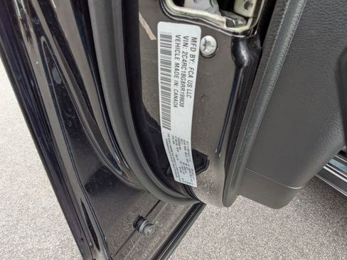 Used 2024 Chrysler Pacifica Touring-L w/ S Appearance Package image 32