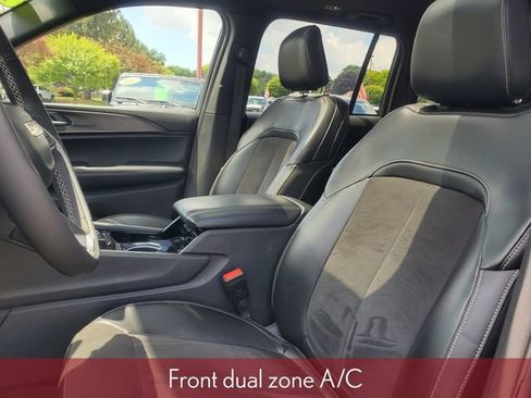 Used 2023 Jeep Grand Cherokee Altitude AWD/4WD image 8