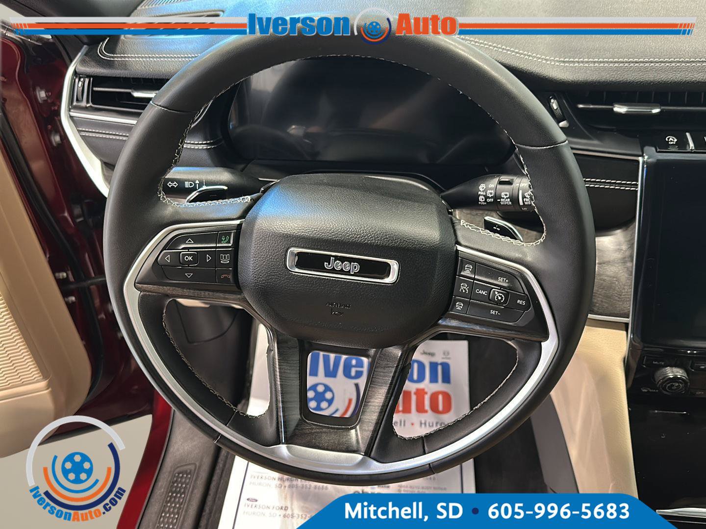 Used 2025 Jeep Grand Cherokee Limited w/ Luxury Tech Group II AWD/4WD image 16