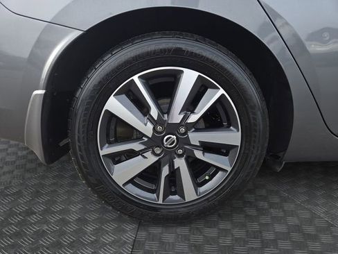 Used 2020 Nissan Versa SV w/ Trunk Package image 32