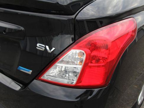 Used 2015 Nissan Versa SV FWD image 13