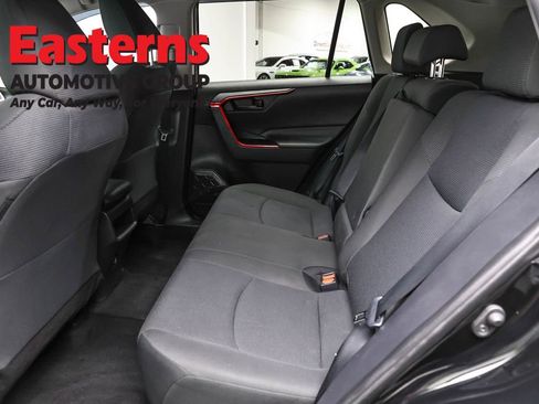 Used 2021 Toyota RAV4 LE AWD/4WD image 20