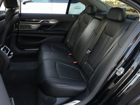 Used 2018 BMW 740i image 14