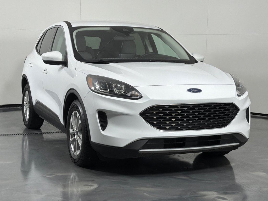 Used 2021 Ford Escape SE w/ Cold Weather Package FWD image 3