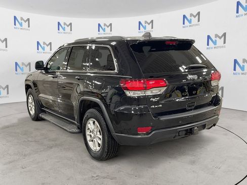 Used 2020 Jeep Grand Cherokee Laredo image 3