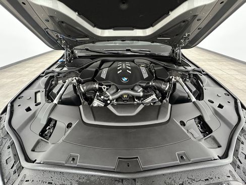 Used 2022 BMW 750i xDrive w/ Executive Package image 42