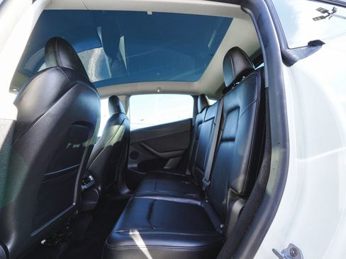 Used 2022 Tesla Model Y Long Range image 30