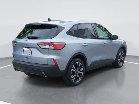 Used 2022 Ford Escape SE w/ SE Sport Appearance Package FWD image 3