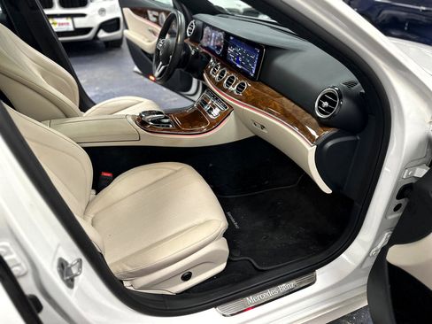 Used 2019 Mercedes-Benz E 300 4MATIC image 32