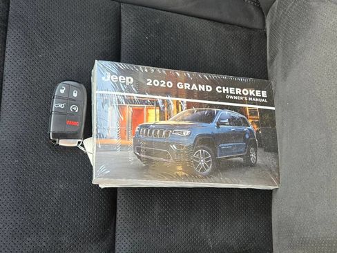 Used 2020 Jeep Grand Cherokee Altitude AWD/4WD image 12