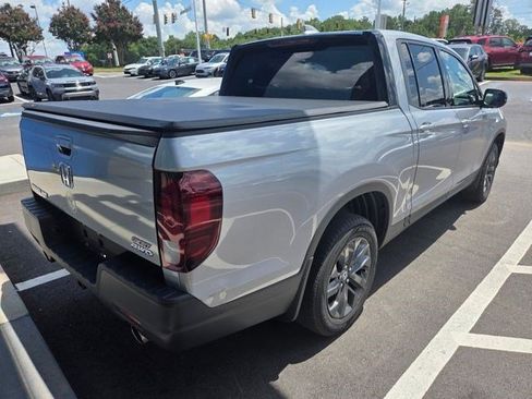 Used 2023 Honda Ridgeline Sport image 9