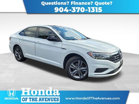Used 2019 Volkswagen Jetta R-Line w/ R-Line Cold Weather Package FWD image 1