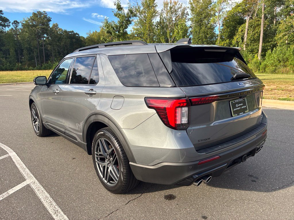 Used 2025 Ford Explorer ST AWD/4WD image 9