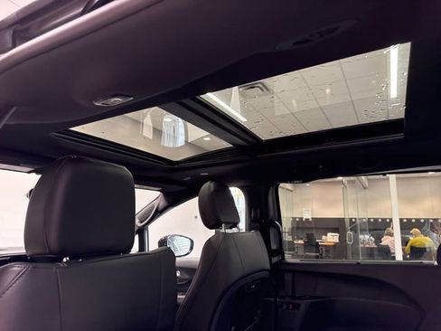 New 2026 Chrysler Pacifica Select w/ S Appearance Package image 32