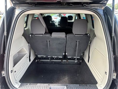 Used 2019 Dodge Grand Caravan SE FWD image 24