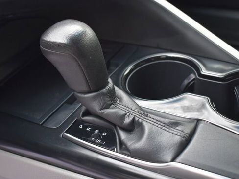 Used 2018 Toyota Camry FWD image 20