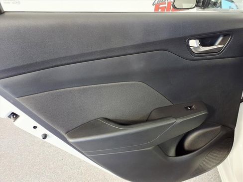 Used 2020 Hyundai Accent SE image 12