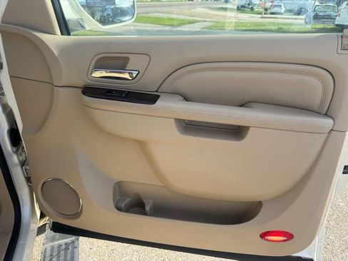 Used 2013 Cadillac Escalade Premium image 12