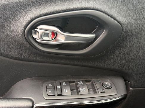 Used 2021 Jeep Cherokee Latitude Plus image 21