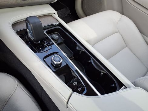 Certified 2024 Volvo XC90 B5 Plus image 25