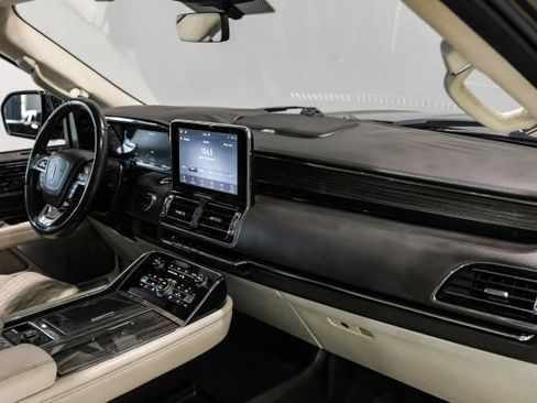 Used 2020 Lincoln Navigator Black Label w/ Cargo Convenience Package AWD/4WD image 17