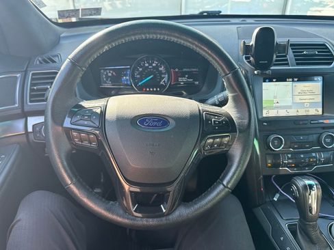 Used 2018 Ford Explorer XLT w/ Equipment Group 202A AWD/4WD image 10