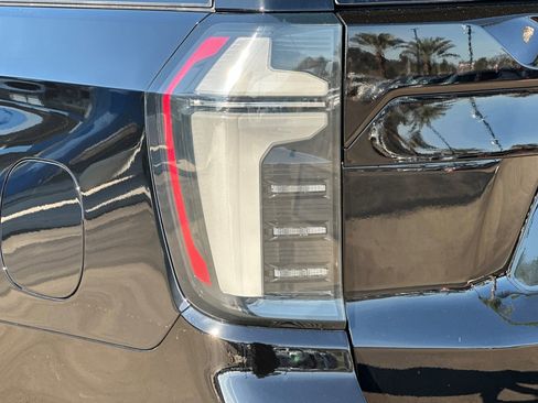New 2026 Chevrolet Suburban Premier image 28